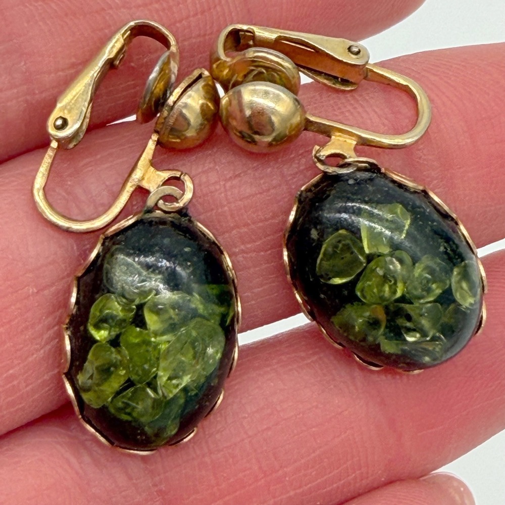 Vintage Green Confetti Lucite Drop Earrings Gold Tone Clip On Dangle Retro
